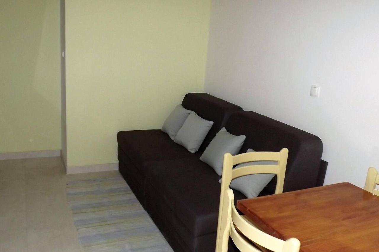 4 Sleeps 4 Guests Apartament *