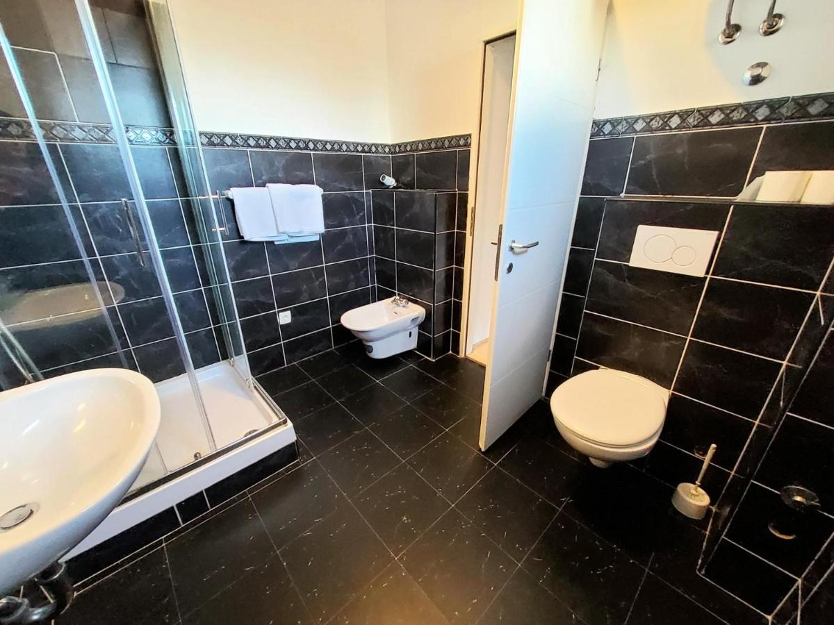 4 Sleeps 4 Guests Apartament Split