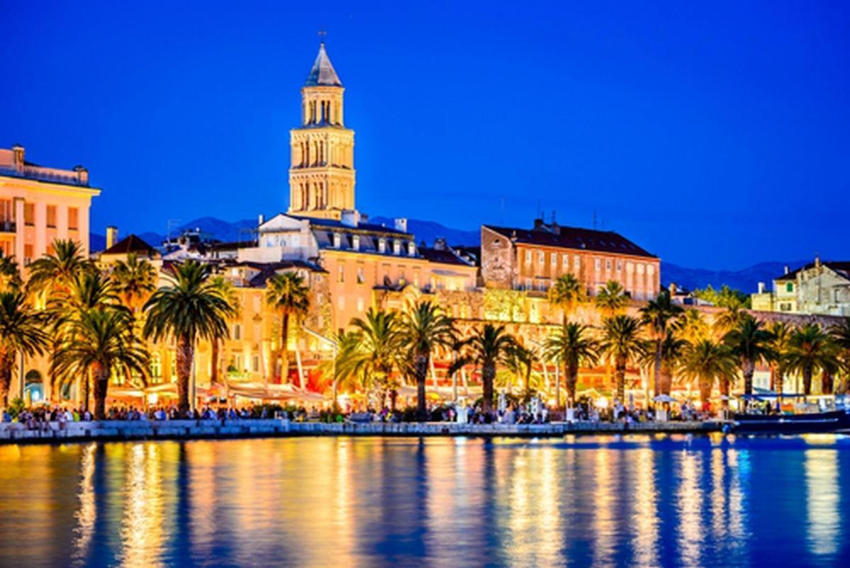 4 Sleeps 4 Guests Apartament Split